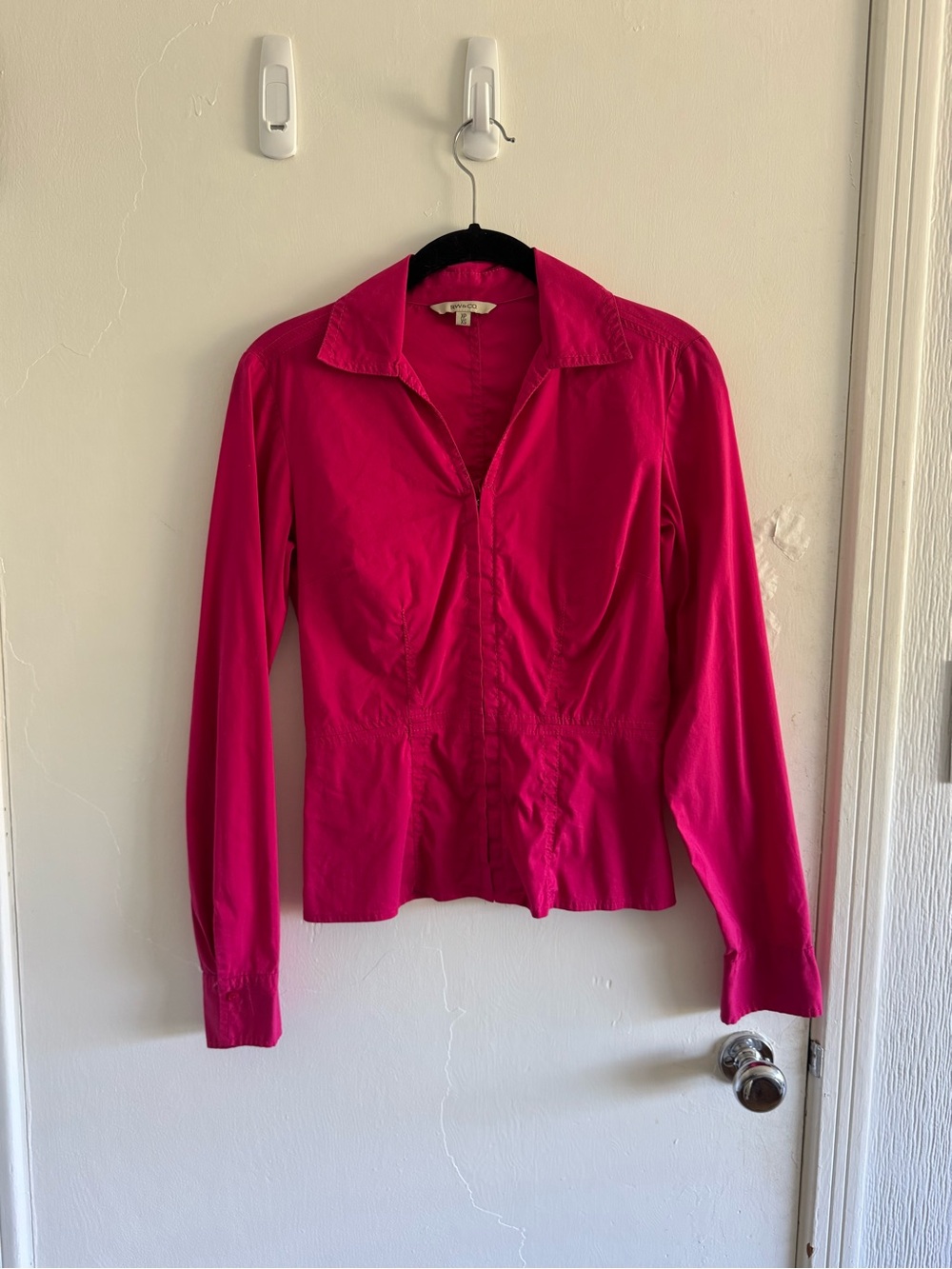 RW&CO. Women's Hot Pink Button-Front Collared Shirt Super Flattering y2K top